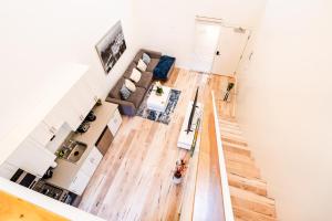 Modern 1-Bedromm Loft In Hollywood With Viwe of Hollywood Sign