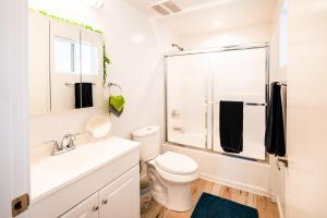 Modern 1-Bedromm Loft In Hollywood With Viwe of Hollywood Sign