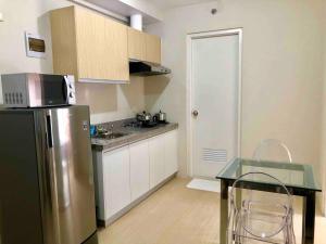 1 BR Taytay HIVE Condo WIFI Netflix Pool Patio