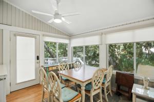 Charming Seabrook Island Retreat