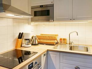 6 person holiday home in Heberg