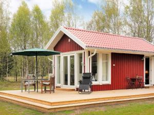 6 person holiday home in Heberg
