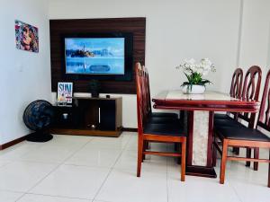 Apartamento frente mar na Praia do Morro - 3 quartos com 1 suíte, ar condicionado e enxoval premium