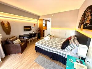 Lindo Studio com Jacuzzi e sacada a 50m Av Paulista