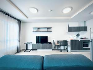 Studio Near Central Festival Includes Street Parking