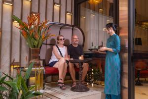 Le Premier Hotel & Rooftop Bar