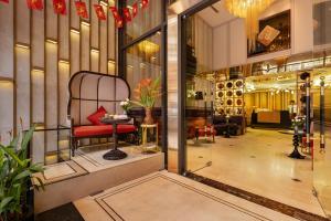 Le Premier Hotel & Rooftop Bar