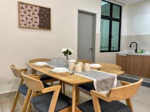 Movie Vibes 2BR4pax Creamy Zen Austin Regency by Our Stay