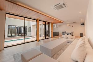 ロマン詰まる大人のプレミアムヴィラ,プール,ゴルフ,ガレージ,BBQ ---Surf up---