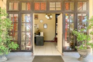 RedDoorz Syariah at Flamboyan Indah Kuningan