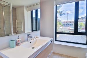 HOM I Piscina, Estacionamiento Privado y terraza