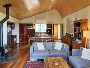 Serendeva: Panoramic views to Inlet and Ocean, close to town & attractions