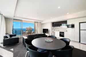Number 1 H Residences - WiFi, Parking & More by Gold Coast Holidays