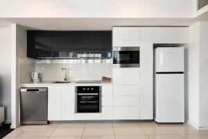 Number 1 H Residences - WiFi, Parking & More by Gold Coast Holidays