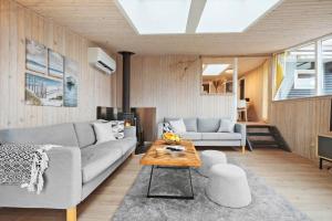 84136-Ebeltoft-Enebaerstien-10