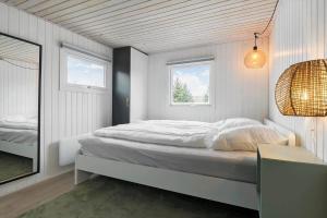 84136-Ebeltoft-Enebaerstien-10