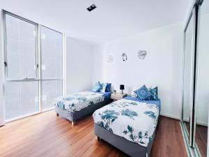 Melbourne CBD Central large 3BR2BTH with Gym Pool Heater