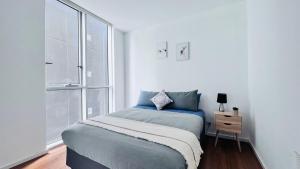 Melbourne CBD Central large 3BR2BTH with Gym Pool Heater