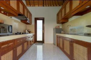 Three Bedrooms Elegant Home The White Door Villa