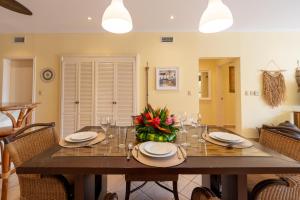 Sunrise 7 - 2 Bedroom, Ocean View Condo