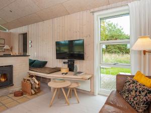 6 person holiday home in Glesborg-By Traum