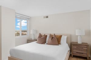 Breezy & Beautiful - 3BR Marina del Rey Getaway