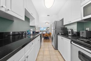 Breezy & Beautiful - 3BR Marina del Rey Getaway