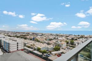 Breezy & Beautiful - 3BR Marina del Rey Getaway