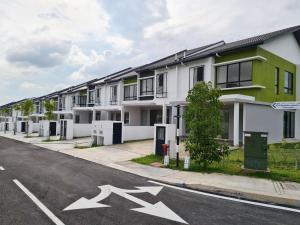 Sampoisgt Homestay - 3 Bedrooms, Free 4 Private Parking, Extra mattresses available - 4hvězdičkové hotely ve městě Kajang