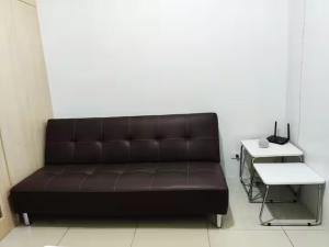 1 BR Makati JAZZ Condo WIFI Netflix Pool Balcony