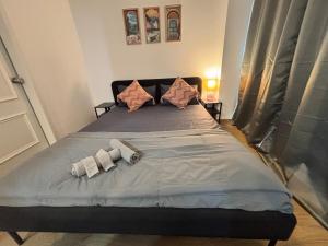 Vibrant Vision Near Airport with Coffee Maker & Wifi