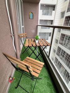 Vibrant Vision Near Airport with Coffee Maker & Wifi