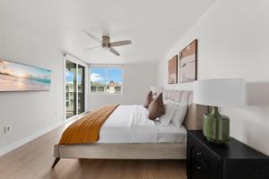 Elegant 1BR - Walk to Boats, Beach & Cafés