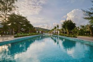 Royal Beach Resort and Residence by EHM