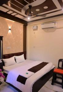 HOTEL SHRI RAGHAV JI INN guest house near Mandir Beniganj Road Ayodhya Dham