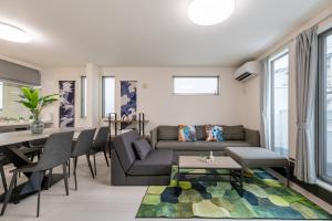 Conveniently located 10 min walk from Shin-Okubo Station and 7 min walk from Higashi-Shinjuku Station -Okubo hosuse- - Ubytování bez kategorie ve městě Tokio