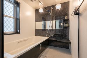 Conveniently located 10 min walk from Shin-Okubo Station and 7 min walk from Higashi-Shinjuku Station -Okubo hosuse-