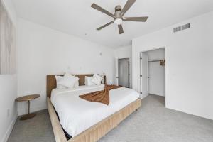 Sea Breeze Escape 3BR Coastal Gem with 2 Balconies