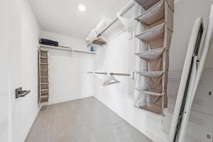 Sea Breeze Escape 3BR Coastal Gem with 2 Balconies