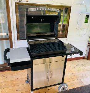 広い畳間と外には広いウッドデッキCondominium和風邸Yanbaru