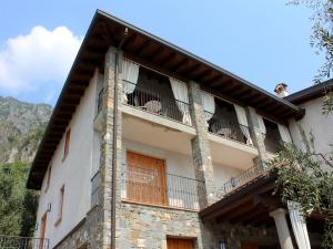 Apartment by Lake Iseo with Stunning Views