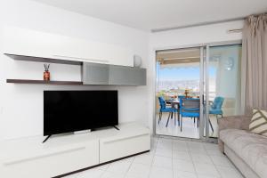 Grand 2 Pièces Climatisé dans Residence de Standing avec Vue Piscine au Bord de la Mer