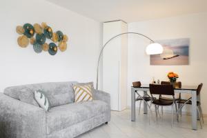 Grand 2 Pièces Climatisé dans Residence de Standing avec Vue Piscine au Bord de la Mer