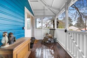 Bright 3 Bed House with Garden BBQ & Fireplace