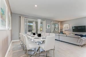 9 Bedrooms - 5 Bathrooms - Storey Lake 2867Sc