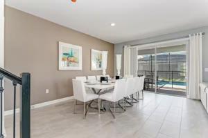 9 Bedrooms - 5 Bathrooms - Storey Lake 2867Sc