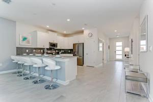 9 Bedrooms - 5 Bathrooms - Storey Lake 2867Sc