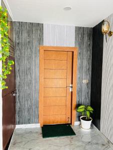 The Scenic Roofhouse by Amrove near Rajpur road