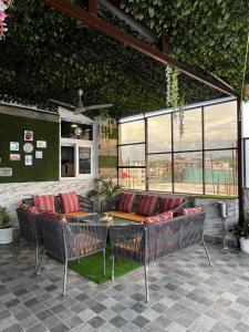 The Scenic Roofhouse by Amrove near Rajpur road