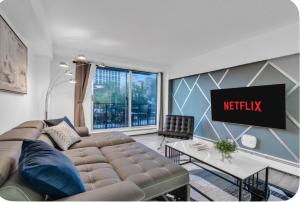 17th Ave Cozy Nest in Downtown 17th Ave , short walk to Calgary Stampede